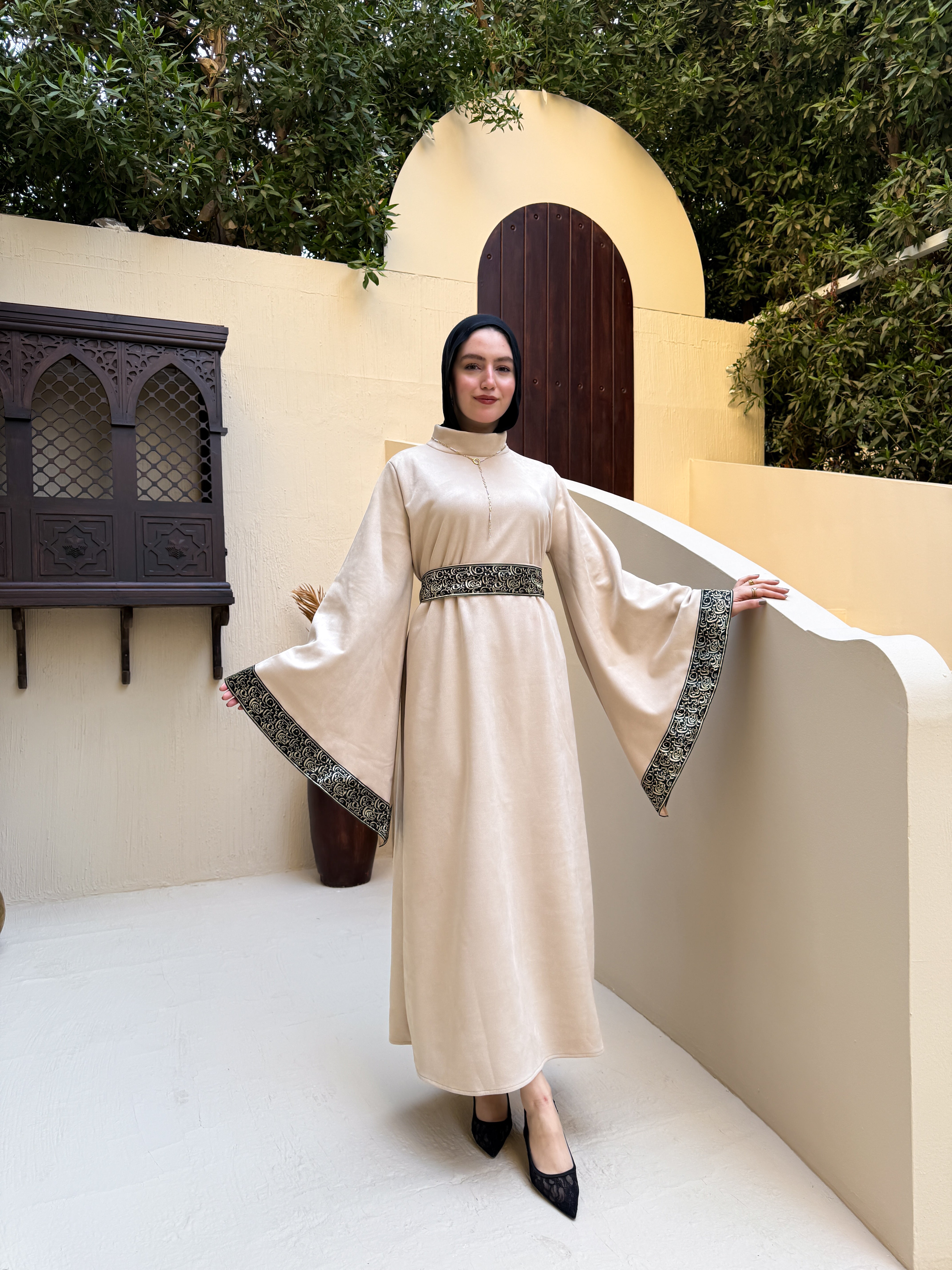 عباية "مسك"✨🖤 Beige ▫️ المقاس الاول :من 55 لـ 75 كيلو