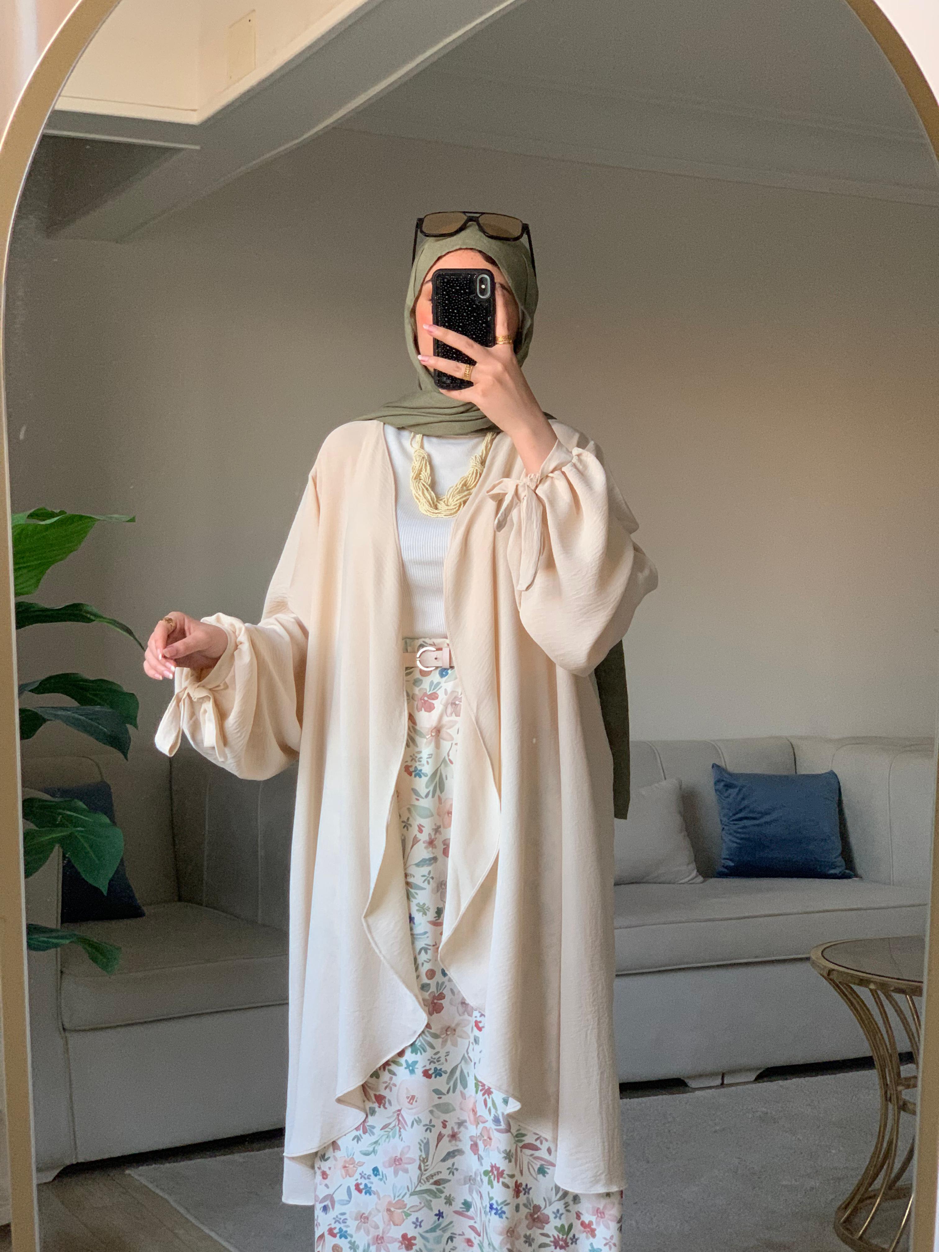 Summer Cardigan 🌞 المقاس وان سايز يلبس من 55حتي 95 كيلو Beige
