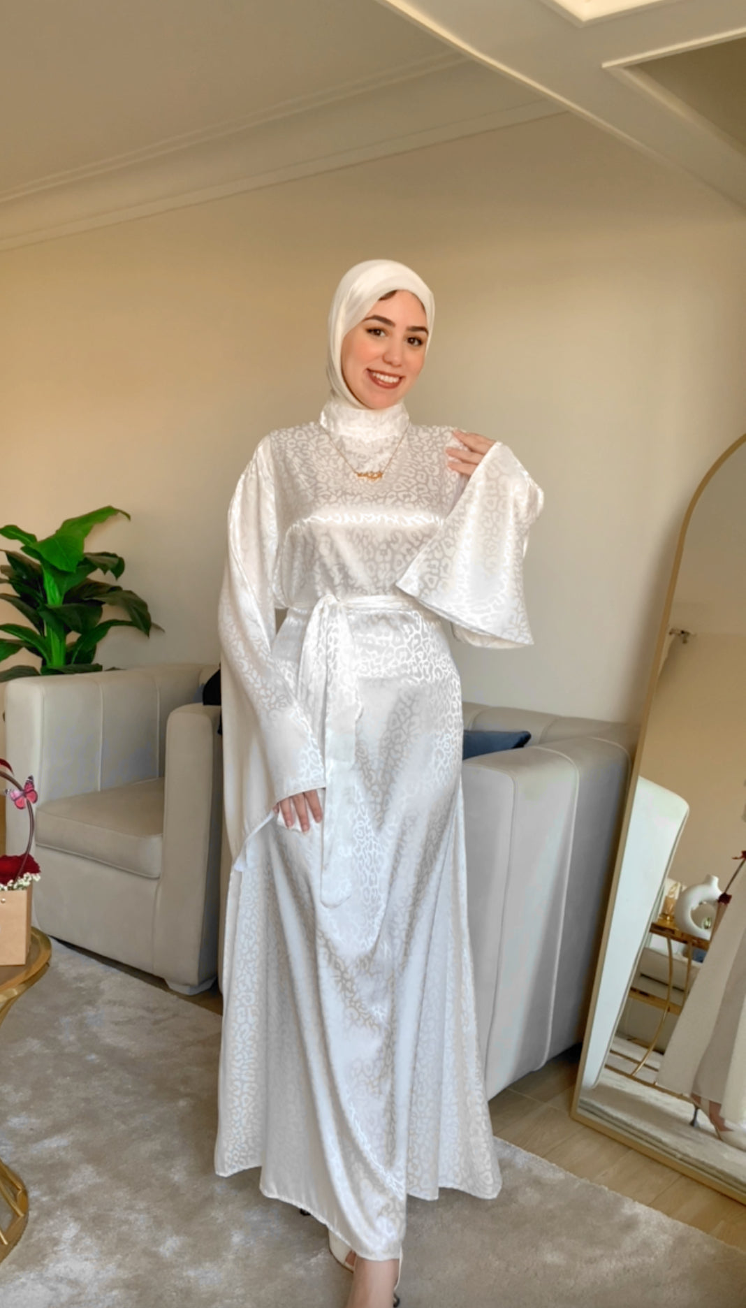 Jaquard Soirée Dress White المقاس الثاني ( يلبس من 75 كيلو حتي 90 كيلو )