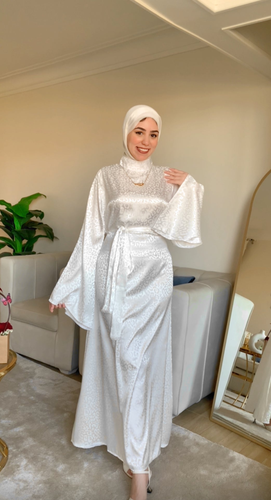 Jaquard Soirée Dress White المقاس الاول( يلبس من 55 كيلو حتي 75 كيلو )